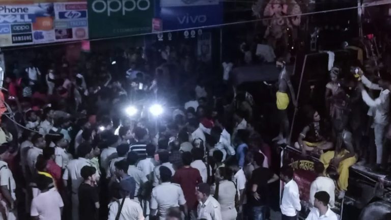 मोतिहारी में गणपति विसर्जन शोभायात्रा पर तेजाब से हमला: CCTV खंगाल रही बिहार पुलिस, घायलों की संख्या स्पष्ट नहीं