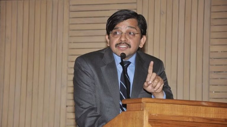 ‘सभी श्रमिकों को ‘बांग्लादेशी’ कहना देश के लिए खतरनाक’: अर्बन नक्सल गौतम नवलखा के हाउस अरेस्ट को रद्द करने वाले पूर्व जज मुरलीधर बोले