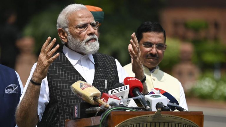 देश में PM मोदी का जलवा बरकरार, पुरुषों के मुकाबले महिलाओं के बीच ज्यादा लोकप्रिय: 2024 में तीसरी बार BJP सरकार की वापसी के संकेत