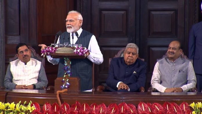 प्रधानमंत्री नरेंद्र मोदी, संसद सत्र