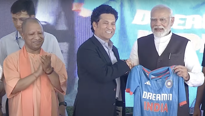 योगी आदित्यनाथ, सचिन तेंदुलकर, नरेंद्र मोदी