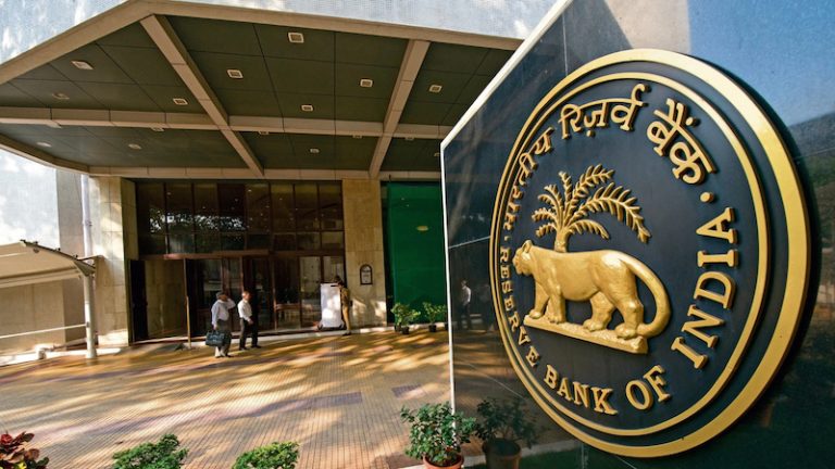 ‘लोन भुगतान के 30 दिन के भीतर लौटाएँ संपत्ति के कागजात’: बैंकों को RBI का सख्त निर्देश, देरी होने पर प्रतिदिन ₹5000 देना पड़ेगा मुआवजा