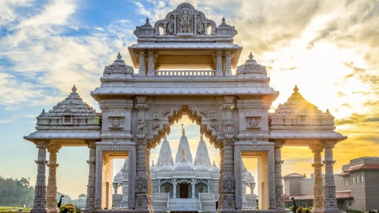 अमेरिका के अक्षरधाम का 8 अक्टूबर को शुभारंभ, दुनिया का है दूसरा सबसे बड़ा मंदिर: 1000 साल तक रहेगा अक्षुण्ण, 1000+ मूर्तियाँ विराजमान