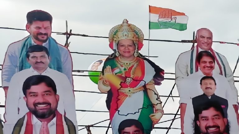 सोनिया गाँधी भारत माता, बाईं हाथ में तेलंगाना… कॉन्ग्रेस के पोस्टर पर भड़की BJP बोली – इनके लिए जनता ‘राक्षस’, राष्ट्र से बड़ा परिवार