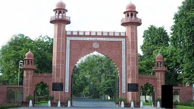 आधी रात को AMU की 300 लड़कियों को उल्टियाँ और पेट दर्द, अस्पताल में कराना पड़ा भर्ती: ‘सर सैयद डे’ के बाद मच गई भगदड़, हॉस्टल में चल रही जाँच