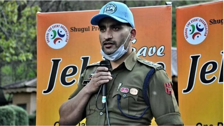 ट्रैफिक रूल तोड़ने पर महिलाओं का यौन उत्पीड़न, पैसे लेकर आतंकवादियों की मदद: हिलाकर रख देगा DSP आदिल मुश्ताक का सेक्स और टेरर ट्रैप
