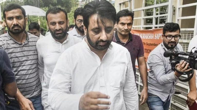 BC अमानतुल्लाह खान के घर समेत कई ठिकानों पर ED की छापेमारी, केजरीवाल ने बना रखा है वक्फ बोर्ड का अध्यक्ष: AAP विधायक पर हैं मनी लॉन्ड्रिंग के आरोप