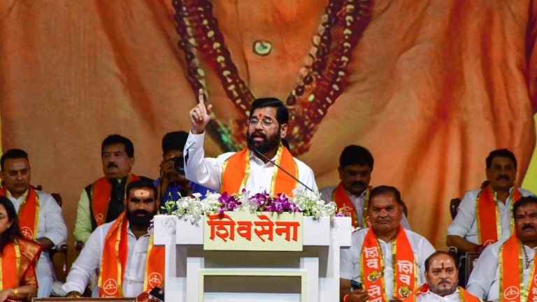 इन्होंने बाल ठाकरे की विचारधारा से की दगाबाजी, ये हमास से भी कर सकते हैं गठबंधन: उद्धव ठाकरे पर दशहरा रैली में बरसे CM एकनाथ शिंदे