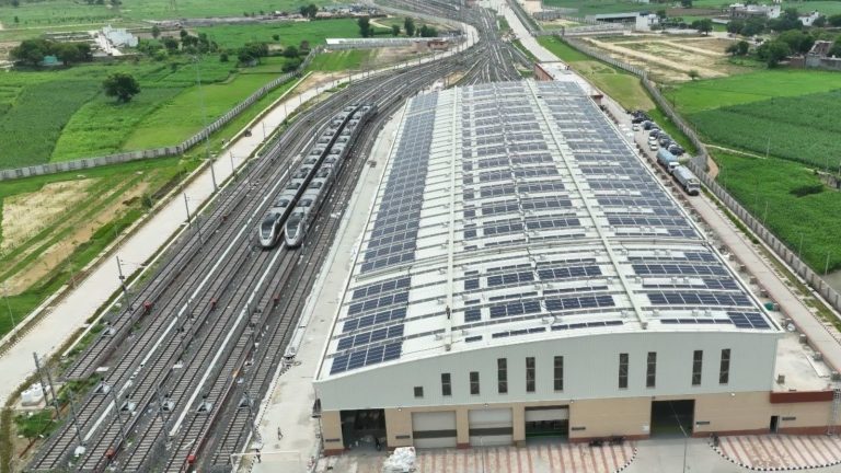 Rapidx: सुविधा प्लेन वाली, किराया ऑटो से कम, स्पीड राजधानी ट्रेन से ज्यादा – महिलाओं के लिए अलग डिब्बा, प्रीमियम कोच में कोट टाँगने वाला हुक भी