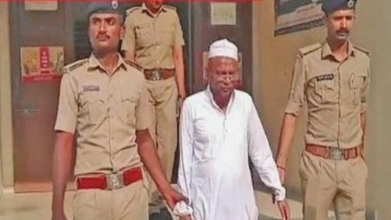 मदरसे में मौलवी ने कई बच्चों के साथ किया कुकर्म, मालिश के बहाने बुलाता था: मुँह बंद रखने के लिए देता था पैसों का लालच, गुजरात पुलिस ने दबोचा