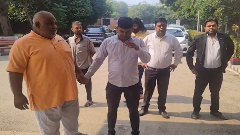 ‘4 बच्चों का बाप हो या 40 का, निकाह तो इसी से करूँगी’: दुकानदार शाहनवाज से निकाह के लिए अड़ी हिन्दू लड़की, परिवार वाले करते रहे गुहार
