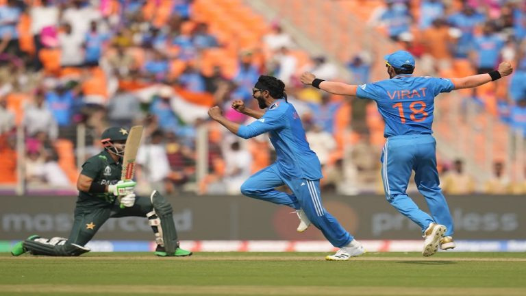 वर्ल्ड कप में 0-8 की हार की तरफ बढ़ता पाकिस्तान: बाबर आज़म के अर्धशतक के बावजूद ताश के पत्तों की तरह ढही टीम, भारतीय गेंदबाजों का कमाल