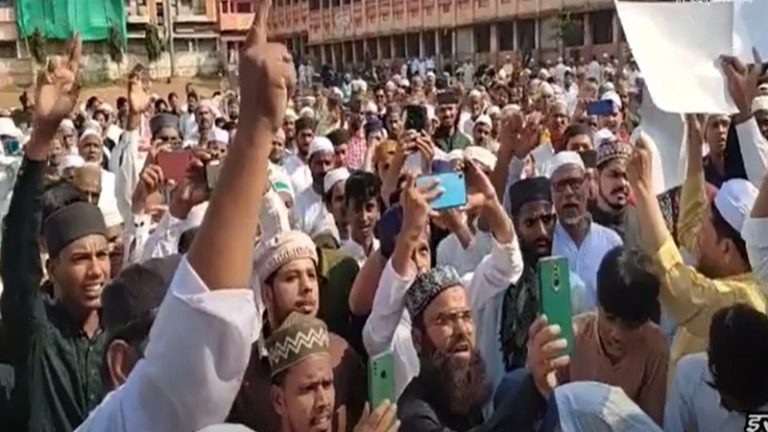 ‘अल्लाह इजरायल को तबाह ओ बर्बाद कर दे’: जुमे की नमाज के बाद जमशेदपुर में मुस्लिम भीड़, इजरायली सामानों के बहिष्कार का एलान