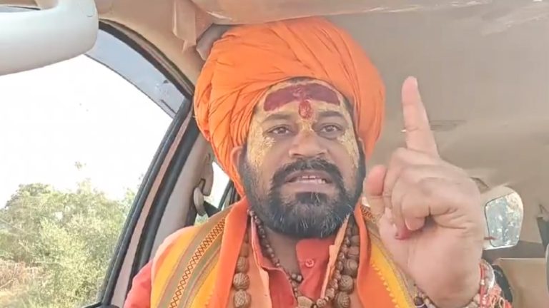 ‘बलात्कारी बाबर के भक्तों को अयोध्या में घुसने नहीं देंगे’: कॉन्ग्रेस नेता ने बाबरी ढाँचे को बताया ‘शहीद’ तो साधु का ऐलान, बोले – कालनेमियों से सावधान रहें सनातनी
