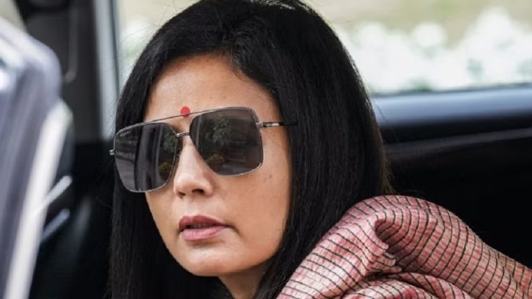 मीडिया संस्थानों पर किया केस महुआ मोइत्रा ने वापस लिया, कारोबारी से पैसे-गिफ्ट लेकर सवाल करने के मामले में घिरी हुई हैं TMC सांसद