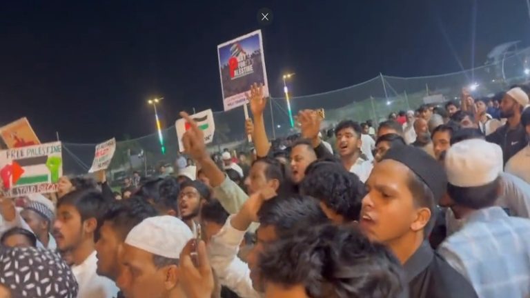 ‘गाजा से रिश्ता क्या, ला इलाह इल्ललाह (अल्लाह के अलावे किसी की पूजा/इबादत नहीं)’ – मुंबई में चिल्लाई मुस्लिम भीड़, सपा नेता अबू आज़मी का है रोल