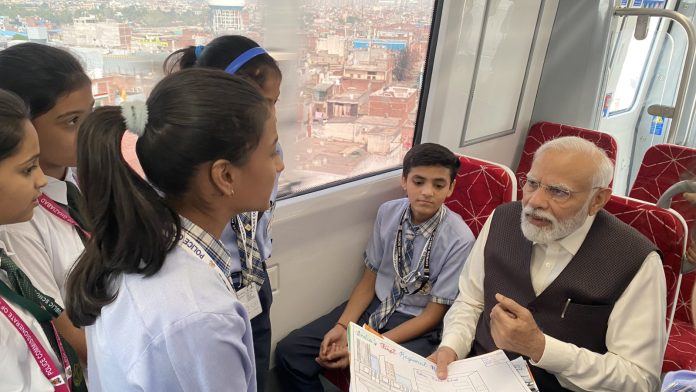 पीएम मोदी रैपिडएक्स मेट्रो