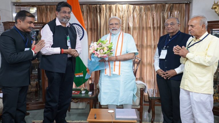 सोमनाथ ट्रस्ट के फिर अध्यक्ष बनें पीएम मोदी, मंदिर और आसपास के क्षेत्रों का 5 साल तक संभालेंगे जिम्मा: श्रद्धालु वहीं से कर सकेंगे अयोध्या के रामलला मंदिर में दर्शन