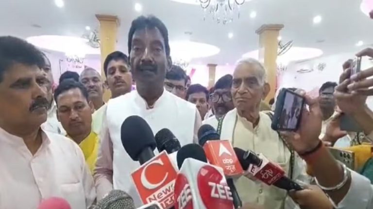 रामचरितमानस के बाद अब देवी दुर्गा के अपमान पर उतरी RJD, विधायक ने कहा- रात में महिषासुर के साथ कौन सा युद्ध लड़ने जाती थी, शंकर ने बेटी से शादी की