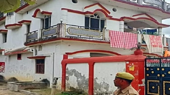 प्रेम यादव, घर, देवरिया, जमीन कब्ज़ा