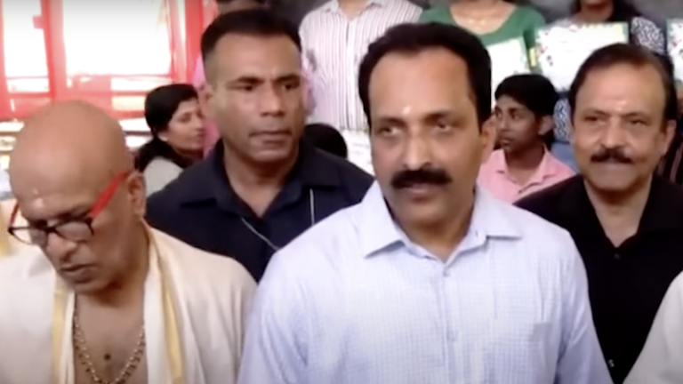 ‘मेरा ईश्वर से विशेष जुड़ाव’: विजयादशमी पर ISRO प्रमुख ने भद्रकाली मंदिर में कराया बच्चों का ‘विद्यारंभम’, बोले – ये हमारी संस्कृति का हिस्सा, यहाँ अक्षर भी पूजे जाते हैं