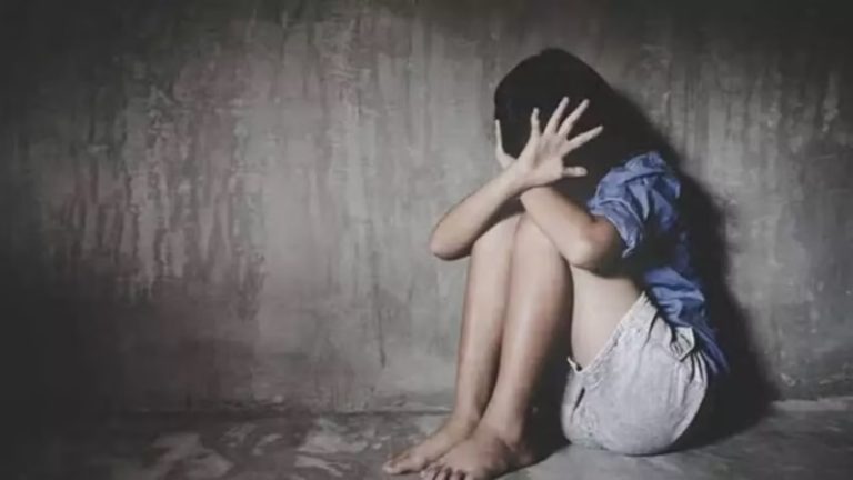 अस्पताल में भर्ती थी हिंदू नाबालिग, कम्पाउंडर दानिश करने लगा अश्लील हरकतें: पीड़ित पिता ने की शिकायत तो कर्मचारियों ने की मारपीट, FIR दर्ज