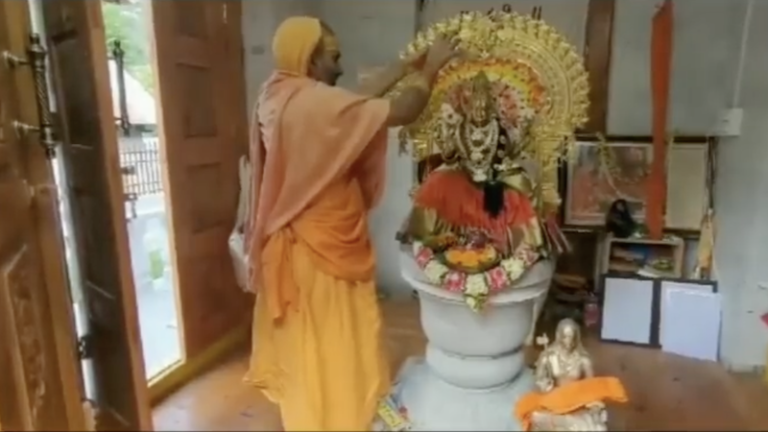 आज़ादी के बाद पहली बार कश्मीर के शारदा मंदिर में नवरात्रि पूजा: LoC पर स्थित ऐतिहासिक स्थल पर गूँजी मन्त्रों की ध्वनि, अमित शाह बोले – पुनः जागृत हो रही आध्यात्मिक ज्वाला