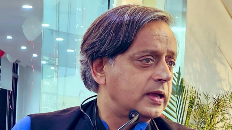 ‘एक परिवार की पार्टी है कॉन्ग्रेस’: अध्यक्ष का चुनाव हारने के बाद अब I.N.D.I का PM चेहरा बनने की जुगत में शशि थरूर? पहले भी कर चुके हैं बगावत