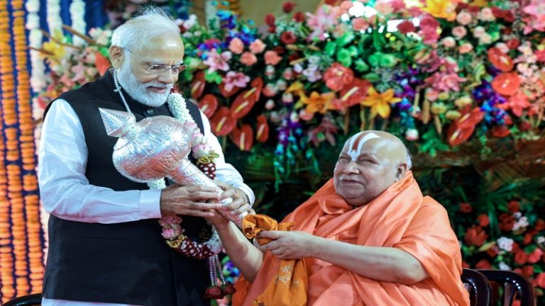 ‘7 दिन में 100 पन्नों की गवाही, जज भी बोले – आप दैवीय शक्ति’: रामभद्राचार्य ने सुनाया राम मंदिर की सुनवाई वाला किस्सा, बोले – जो सनातन को मिटाने आया वो मिट गया