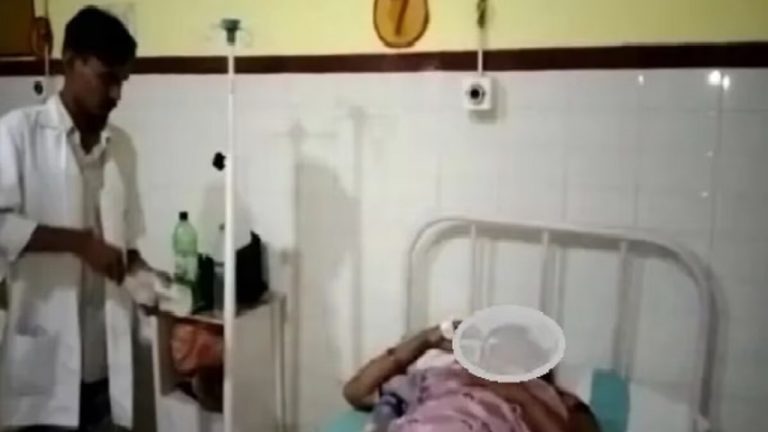 माँ ने बॉयफ्रेंड से मिलने से रोका, नाबालिग बेटी ने दे दिया ज़हर: चाय में मिलाती थी नींद की दवा, फिर प्रेमी को बुला कर मनाती थी रंगरेलियाँ