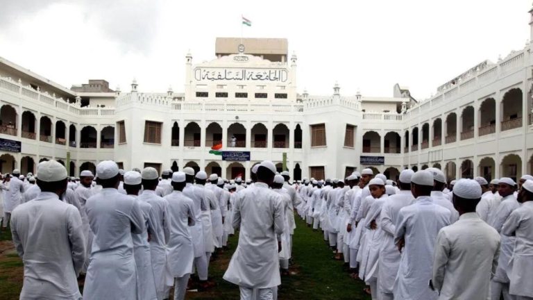 मदरसों की विदेशी फंडिंग में गड़बड़ी पर वक्र हुई योगी सरकार की दृष्टि: एक-एक पाई का हिसाब लगाने के लिए बनाई गई SIT, धर्मांतरण और देश विरोधी गतिविधियों में जा रहे पैसे?