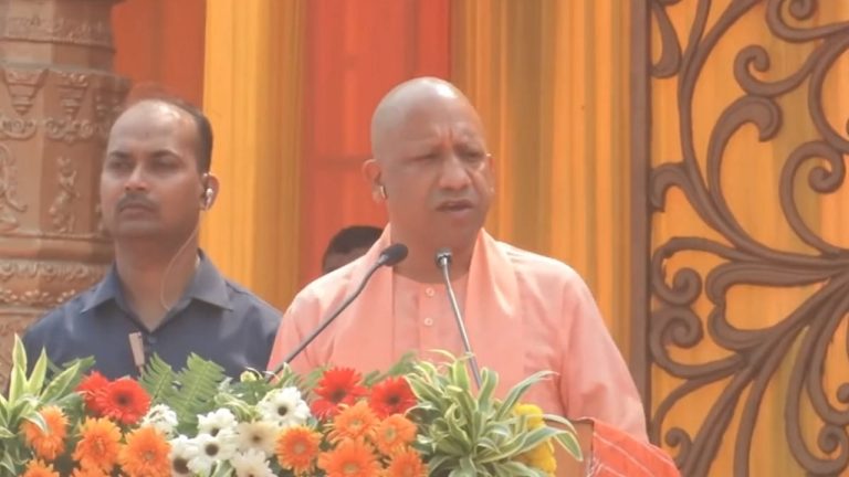 ₹538 करोड़ की परियोजनाओं की सौगात, गोरखपुर मंदिर में कलश-स्थापन: CM योगी आदित्यनाथ ने किया दुर्गा पूजा महोत्सव का शुभारंभ