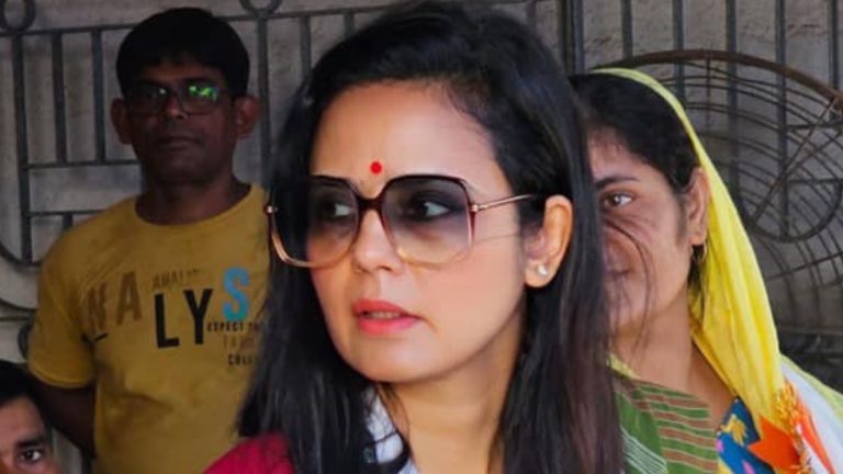 लोकसभा अध्यक्ष ने आचार समिति के पास भेजी महुआ मोइत्रा के खिलाफ शिकायत, आरोप- कारोबारी से कैश और तोहफे लेकर सवाल करती थी TMC सांसद