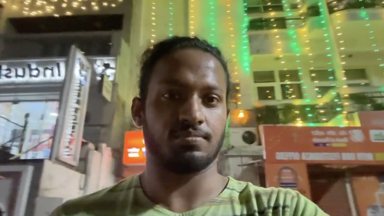 ‘हिम्मत है तो आ जा’: चुनौती देकर डर गया विराट कोहली का फैन, जहाँ बुलाया वहाँ सचमुच पहुँच गया गांगुली का फैन – सड़क पर पहुँची ऑनलाइन फाइट