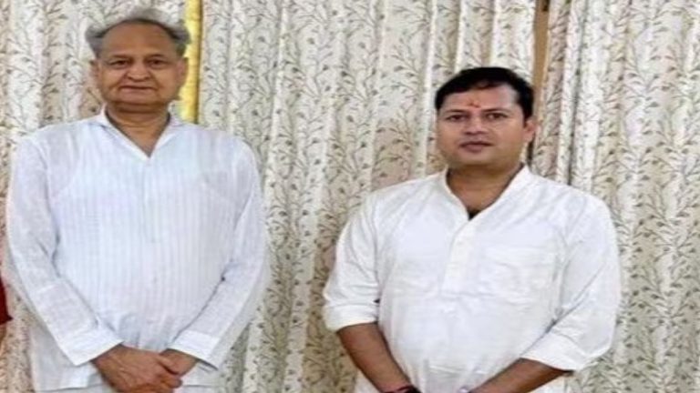 ‘राजस्थान में बुरी तरह हार रही कॉन्ग्रेस’: अशोक गहलोत के बेटे ने ही लाल डायरी में की भविष्यवाणी, कहा- ‘पापा सरकार रिपीट नहीं कर पाएँगे लिखकर देता हूँ’