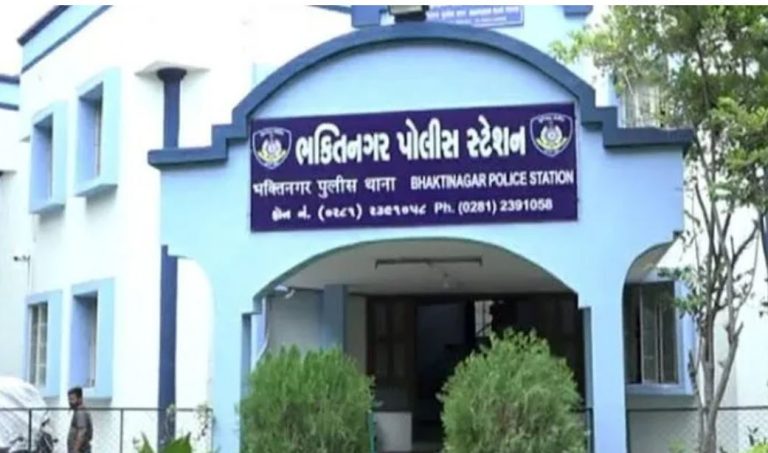 हिन्दू बच्ची को स्कूल से उठा ले गया मुस्लिम युवक, फिर किया बलात्कार: सब्जी बेचता था आरोपित, गुजरात पुलिस ने ट्रेन से दबोचा