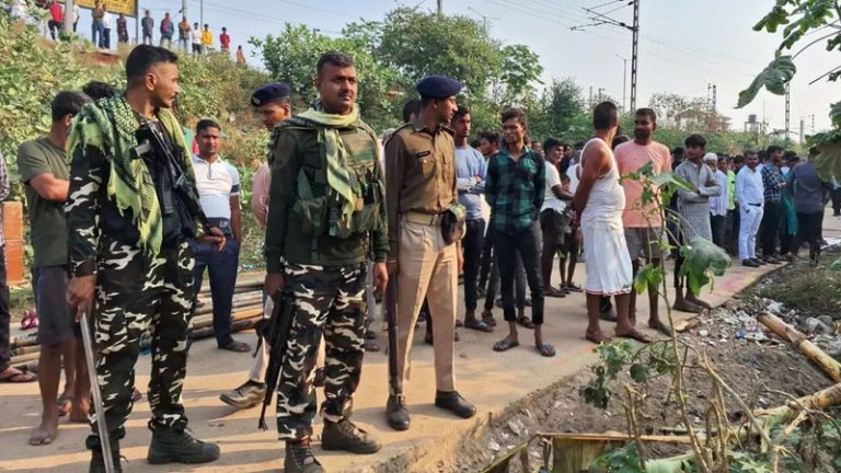 बिहार में छठ पर भी गिरी लाशें, लखीसराय में पूजा कर घाट से लौट रहे एक ही परिवार के 3 सदस्यों की गोली मारकर हत्या