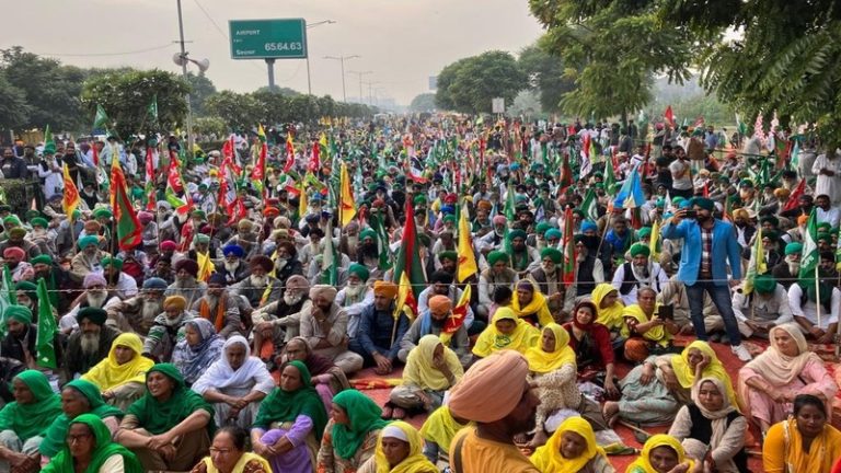 राशन-सिलेंडर-बिस्तर लेकर सड़क पर उतरे किसान, फिर से शहर की सीमाओं को घेरा: पुलिस ने बढ़ाई सुरक्षा व्यवस्था, ट्रैक्टर-ट्रॉली के साथ जमावड़ा