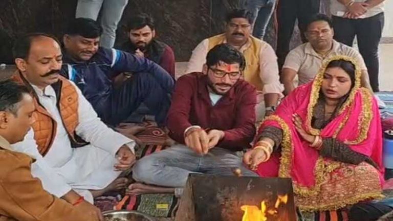 गाजियाबाद में आसिफ बने आकाश और सुमैया बनीं प्रिया: शंखनाद और हवन के बीच लगाए जय श्री राम के नारे, कहा- सनातन धर्म ही सबसे बढ़िया
