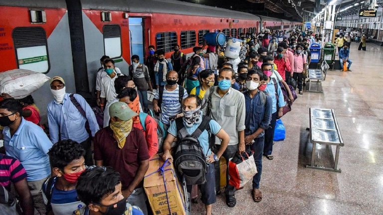 ट्रेनों की भीड़ देखी, कोच घटाने का प्रलाप सुना, पर क्या आपने दिवाली-छठ पर भारतीय रेलवे की मेहनत देखी:  प्रोपेगेंडा से अलग है सच्चाई