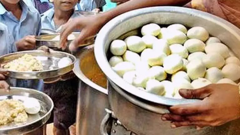 कर्नाटक के सरकारी स्कूल में ब्राह्मण छात्रा को अंडा खाने को किया मजबूर: शिकायत के बाद प्रशासन ने मिड डे मील में परोसा जाना कबूला, पर जबर्दस्ती से किया इनकार