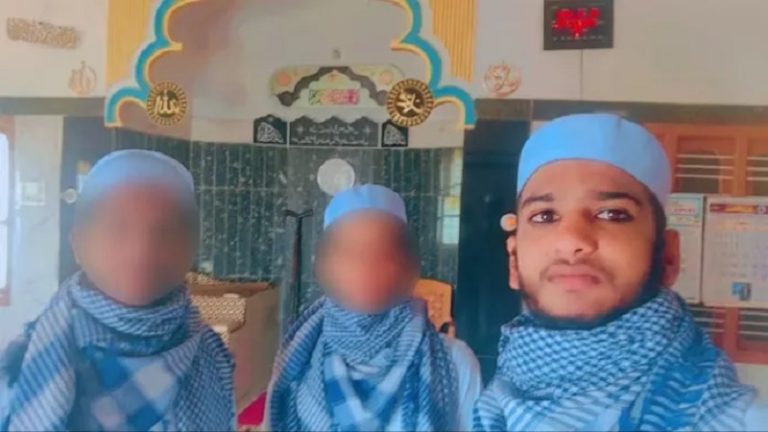 17 साल के हिंदू को बनाया मुस्लिम, स्कूल बैग में मिली जालीदार टोपी से खुला राज: इस्लामी धर्मांतरण में नाबालिग और उसके अब्बा पर केस