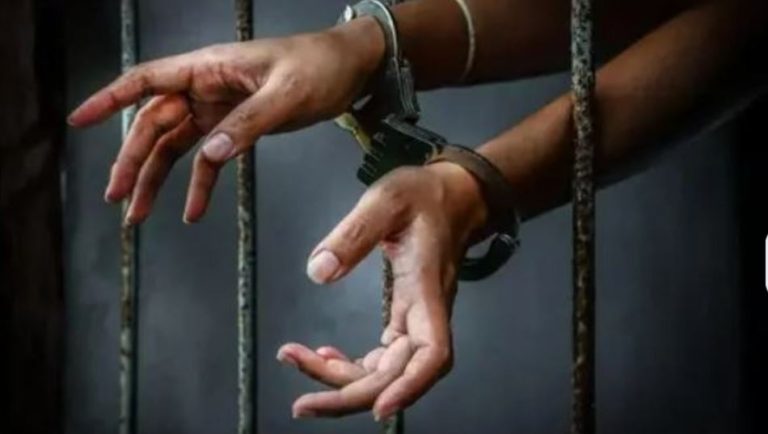 75 वर्षीय बुजुर्ग महिला की मोहम्मद रफीक ने की स्टील के रॉड से हत्या, शव को बोरे में भरकर खिड़की से फेंका: गिरफ्तार