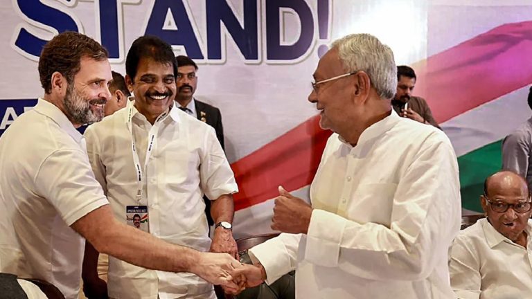 बस नाम रख लिया INDI गठबंधन, काम कुछ हो नहीं रहा: कॉन्ग्रेस पर कुपित हुए नीतीश कुमार, अब किसके तरकश में बैठेगा तीर?