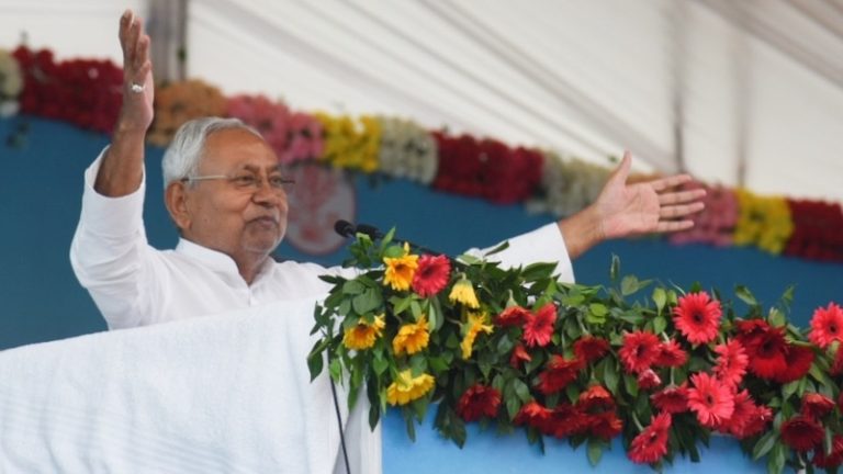 ‘रात को लड़का-लड़की सोता है तो उसी में न जाता है पानी भी, पढ़ी-लिखी लड़की कहती है कि निकलने लगे तो बाहर फेंक दो’: नीतीश कुमार के बयान पर NCW बोली – माफ़ी माँगिए