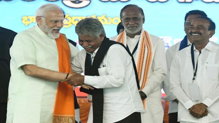 ‘चमड़े और मैला’ वाले मडिगा समुदाय के साथ PM मोदी, आरक्षण की बात सुन रो पड़े कृष्णा मडिगा: पैनल की घोषणा, न्यायालय में भी मिलेगा न्याय
