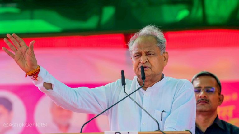 जिस कन्हैया लाल की अस्थियों की खत्म नहीं हो रही प्रतीक्षा, उनके हत्यारों पर CM अशोक गहलोत के बेतुके दावे: क्या राजस्थान में सरेंडर कर चुकी है कॉन्ग्रेस