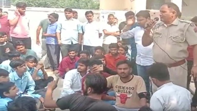 राजस्थान के सरकारी स्कूल में छात्रों का तिलक पोछा, कलावा तोड़ा, पढ़ाई ‘अल्लामा इकबाल की नज्म’: विरोध के बाद ‘सर्वधर्म’ प्रार्थना