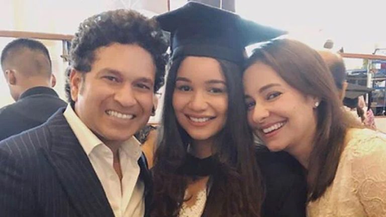 हीरोइन रश्मिका मंदाना के बाद अब सचिन तेंदुलकर की बेटी बनी डीपफेक का शिकार, भाई के साथ थी फोटो, AI की मदद से गैर के गले में हाथ डाले दिखाया…