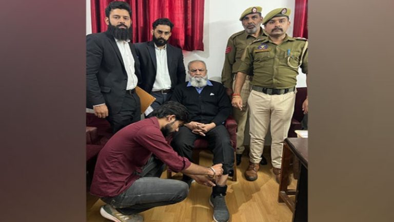 जेल के बाहर भी आतंकी रहेगा ‘कैद’, भागेगा तो दबोचा जाएगा: जम्मू-कश्मीर पुलिस GPS ट्रैकर इस्तेमाल करने वाली देश की पहली पुलिस बनी